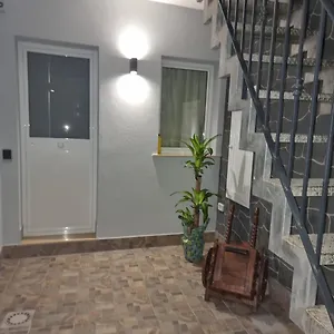 Al Punto Giusto , Aeroporto di Catania Fontana Rossa Italia